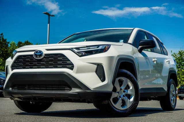 2023 Toyota RAV4 LE FWD photo
