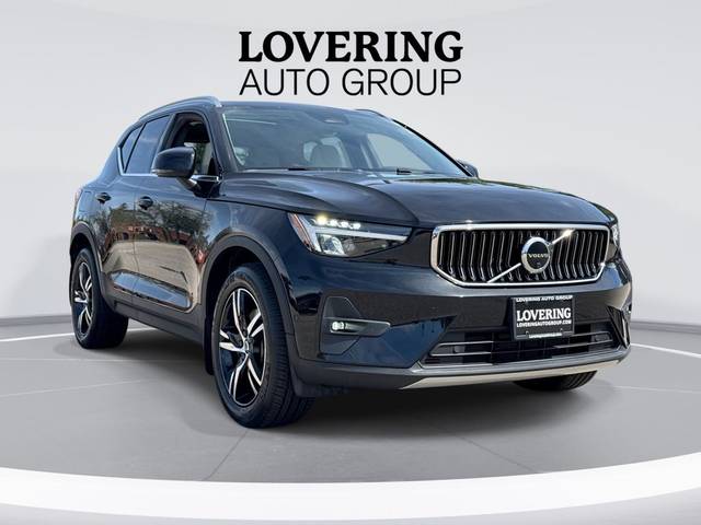 2023 Volvo XC40 Plus Bright Theme AWD photo