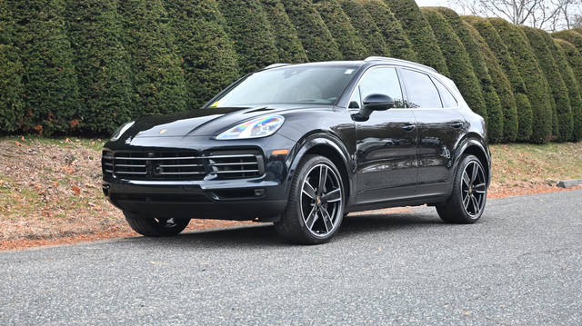 2023 Porsche Cayenne  AWD photo