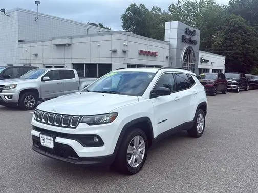 2022 Jeep Compass Latitude 4WD photo