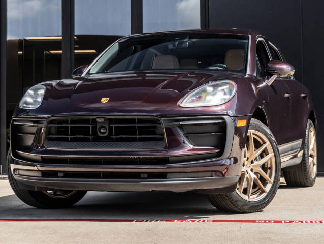 2023 Porsche Macan  AWD photo