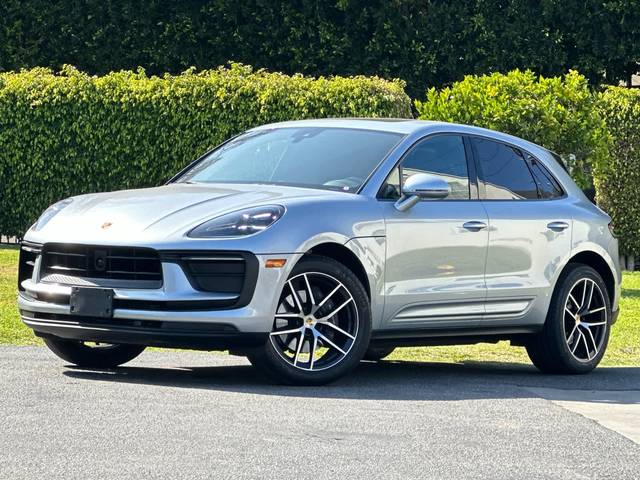 2023 Porsche Macan T AWD photo
