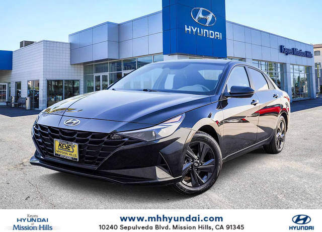 2023 Hyundai Elantra SEL FWD photo