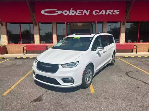 2021 Chrysler Pacifica Minivan Limited AWD photo