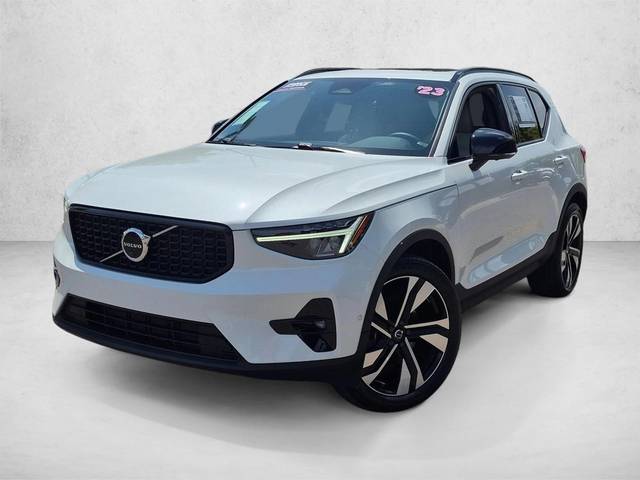2023 Volvo XC40 Plus Dark Theme AWD photo