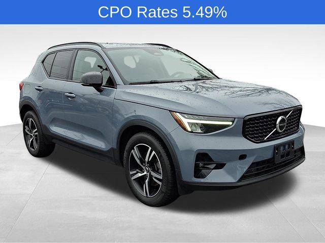 2023 Volvo XC40 Plus Dark Theme AWD photo