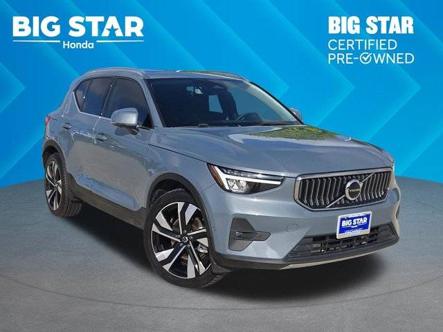 2023 Volvo XC40 Plus Bright Theme AWD photo