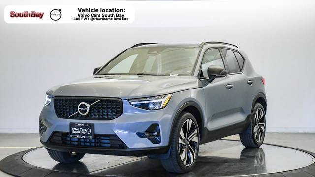 2023 Volvo XC40 Plus Dark Theme AWD photo