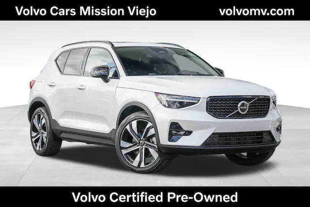 2023 Volvo XC40 Plus Dark Theme AWD photo