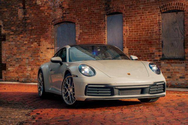 2022 Porsche 911 Carrera RWD photo