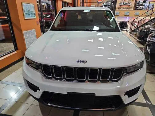 2023 Jeep Grand Cherokee Laredo 4WD photo