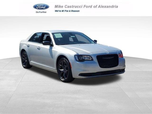 2023 Chrysler 300 Touring RWD photo