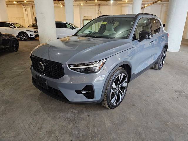 2023 Volvo XC40 Ultimate Dark Theme AWD photo