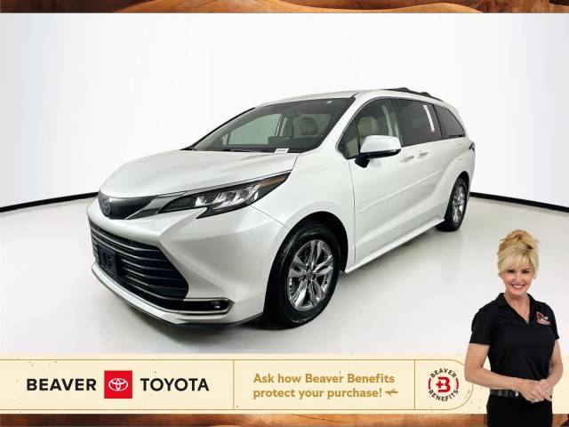 2023 Toyota Sienna XLE FWD photo