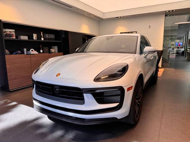 2023 Porsche Macan S AWD photo