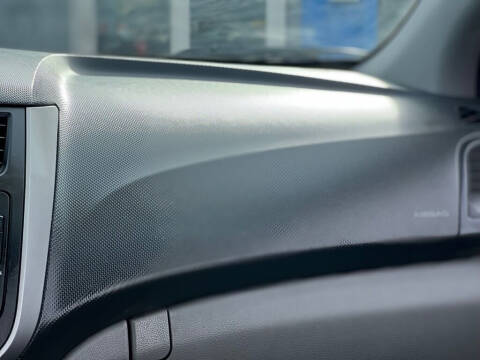 2015 Hyundai Accent GLS FWD photo