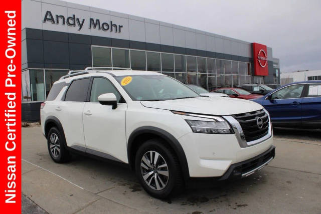 2023 Nissan Pathfinder SL 4WD photo