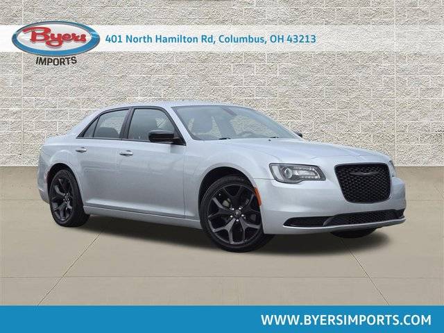 2023 Chrysler 300 Touring RWD photo