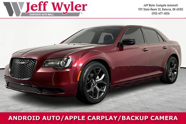 2023 Chrysler 300 Touring RWD photo