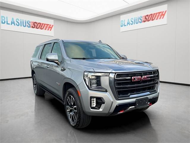 2023 GMC Yukon XL AT4 4WD photo