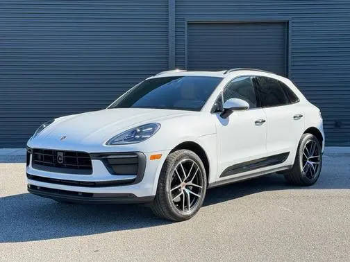 2023 Porsche Macan  AWD photo