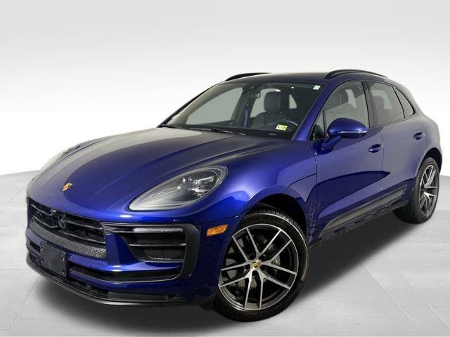 2023 Porsche Macan  AWD photo