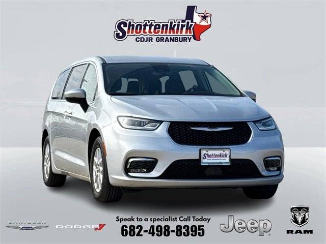 2023 Chrysler Pacifica Minivan Touring L FWD photo