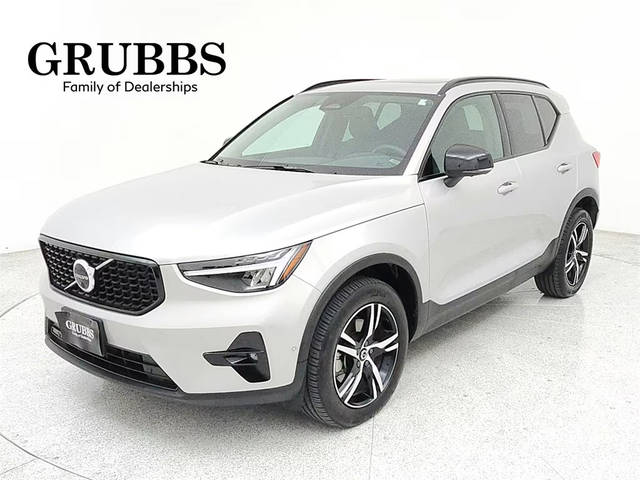 2023 Volvo XC40 Plus Dark Theme AWD photo