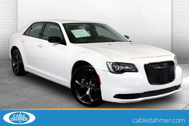 2023 Chrysler 300 Touring RWD photo