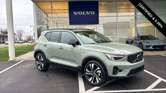 2023 Volvo XC40 Plus Dark Theme AWD photo