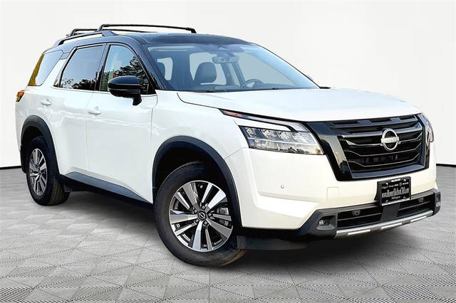 2023 Nissan Pathfinder SL 4WD photo