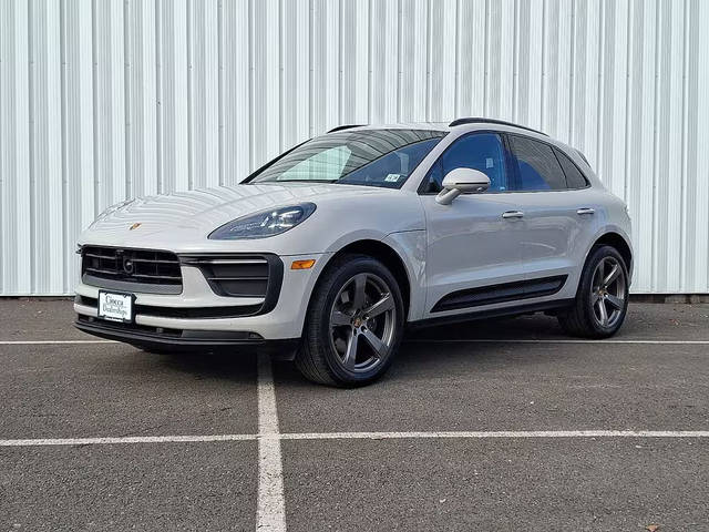2023 Porsche Macan AWD photo