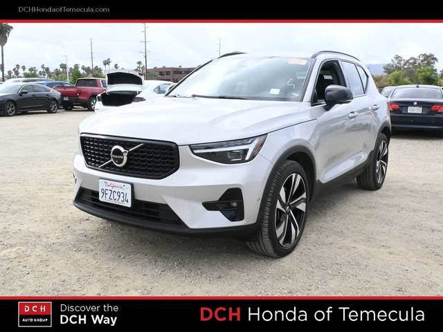 2023 Volvo XC40 Ultimate Dark Theme AWD photo