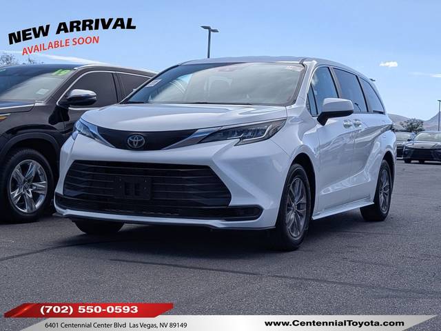 2023 Toyota Sienna LE FWD photo
