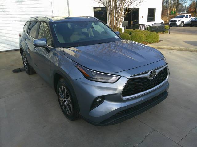 2023 Toyota Highlander XLE FWD photo