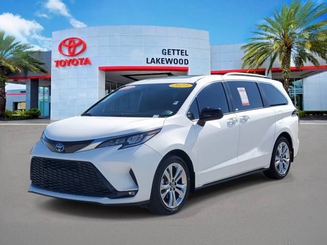 2023 Toyota Sienna XSE FWD photo