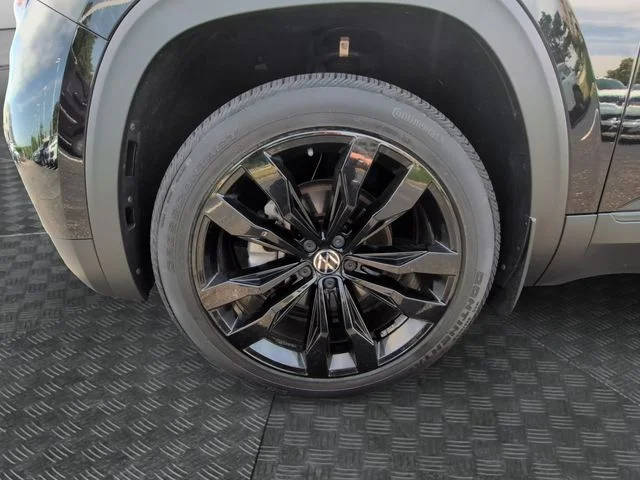 2023 Volkswagen Atlas Cross Sport 3.6L V6 SE w/Technology AWD photo