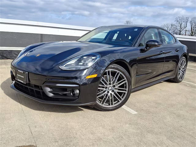 2023 Porsche Panamera 4 AWD photo