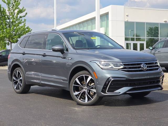 2023 Volkswagen Tiguan SEL R-Line AWD photo