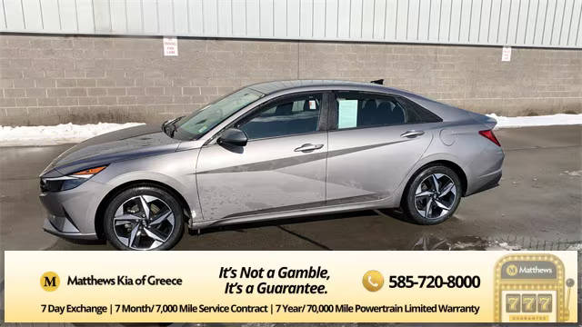 2023 Hyundai Elantra SEL FWD photo