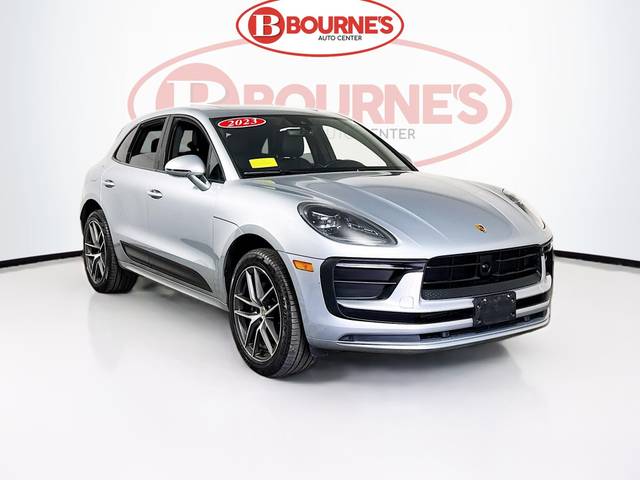 2023 Porsche Macan  AWD photo