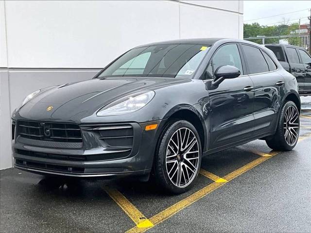 2023 Porsche Macan  AWD photo