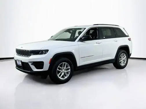 2023 Jeep Grand Cherokee Laredo 4WD photo