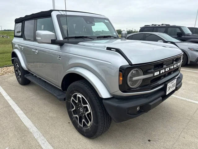 2023 Ford Bronco 4 Door Outer Banks 4WD photo