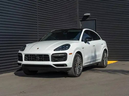 2023 Porsche Cayenne Coupe Platinum Edition Hybrid AWD photo