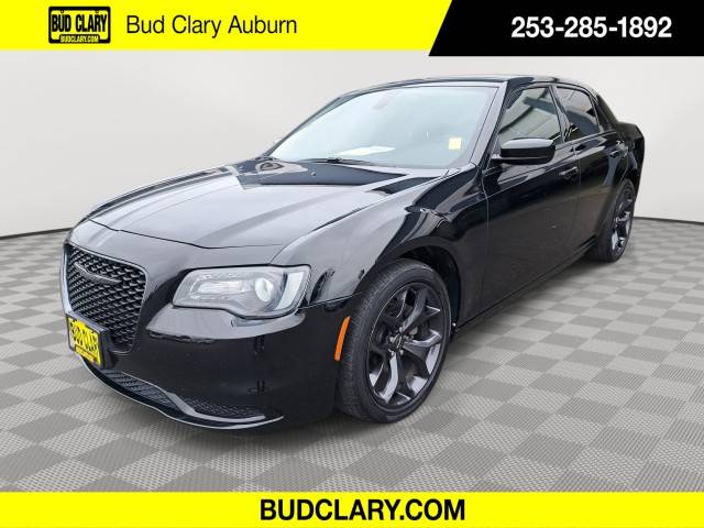 2020 Chrysler 300 Touring RWD photo