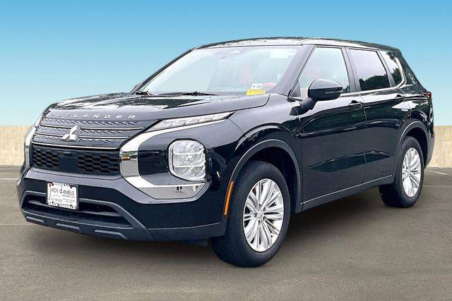 2023 Mitsubishi Outlander ES AWD photo