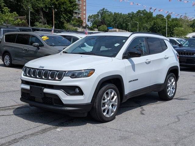 2022 Jeep Compass Latitude Lux 4WD photo