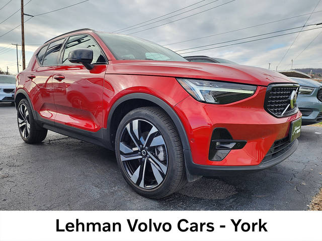 2023 Volvo XC40 Plus Dark Theme AWD photo