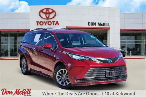 2023 Toyota Sienna LE FWD photo